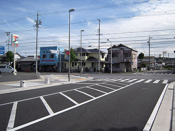 島田駅を南に出て、セブンイレブンを左（東）へ